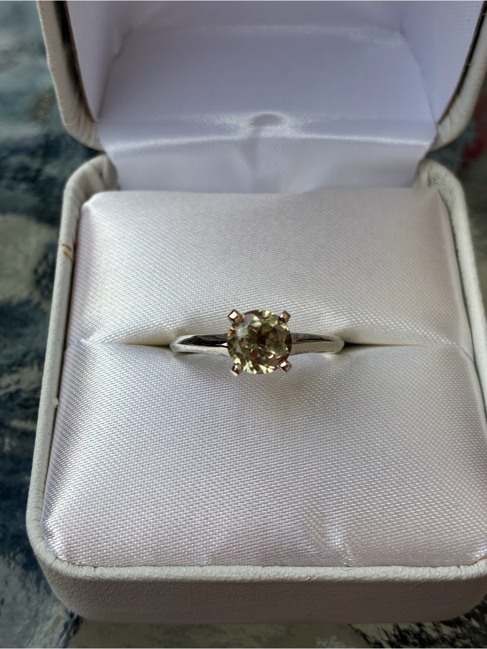Genuine 10 kt White Gold Zultanite
